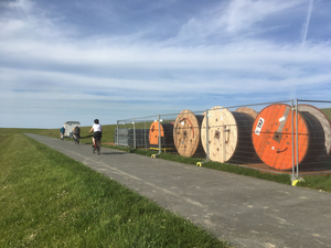 Verleggen kabels voor aanleg getijdenduiker