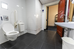 Rolstoelvriendelijk toilet Martinikerkhof 12