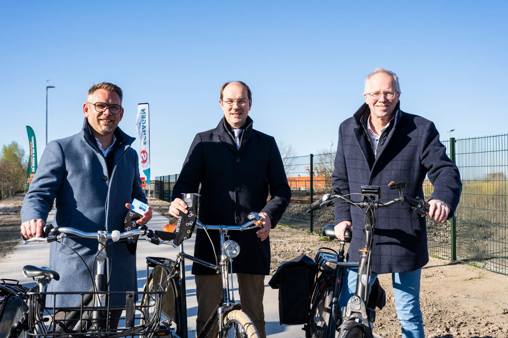 Symbolische opening door wethouders en gedeputeerde