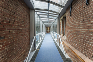 Interne loopbrug van Sint Jansstraat 4 naar Martinikerkhof 12