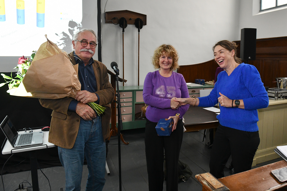 De winnaars Hart voor Garsthuizen met gedeputeerde Susan Top