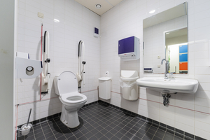 Rolstoelvriendelijk toilet aan de Sint Jansstraat 4