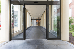 Ingang van het provinciehuis aan de Sint Jansstraat 4