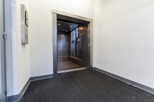 Lift na ingang parkeergarage