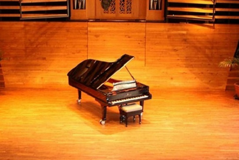 piano op het podium