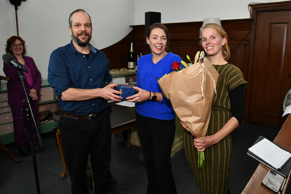 De winnaars van Tuin Buitenschool Glimmen tijdens de bijeenkomst met Susan Top